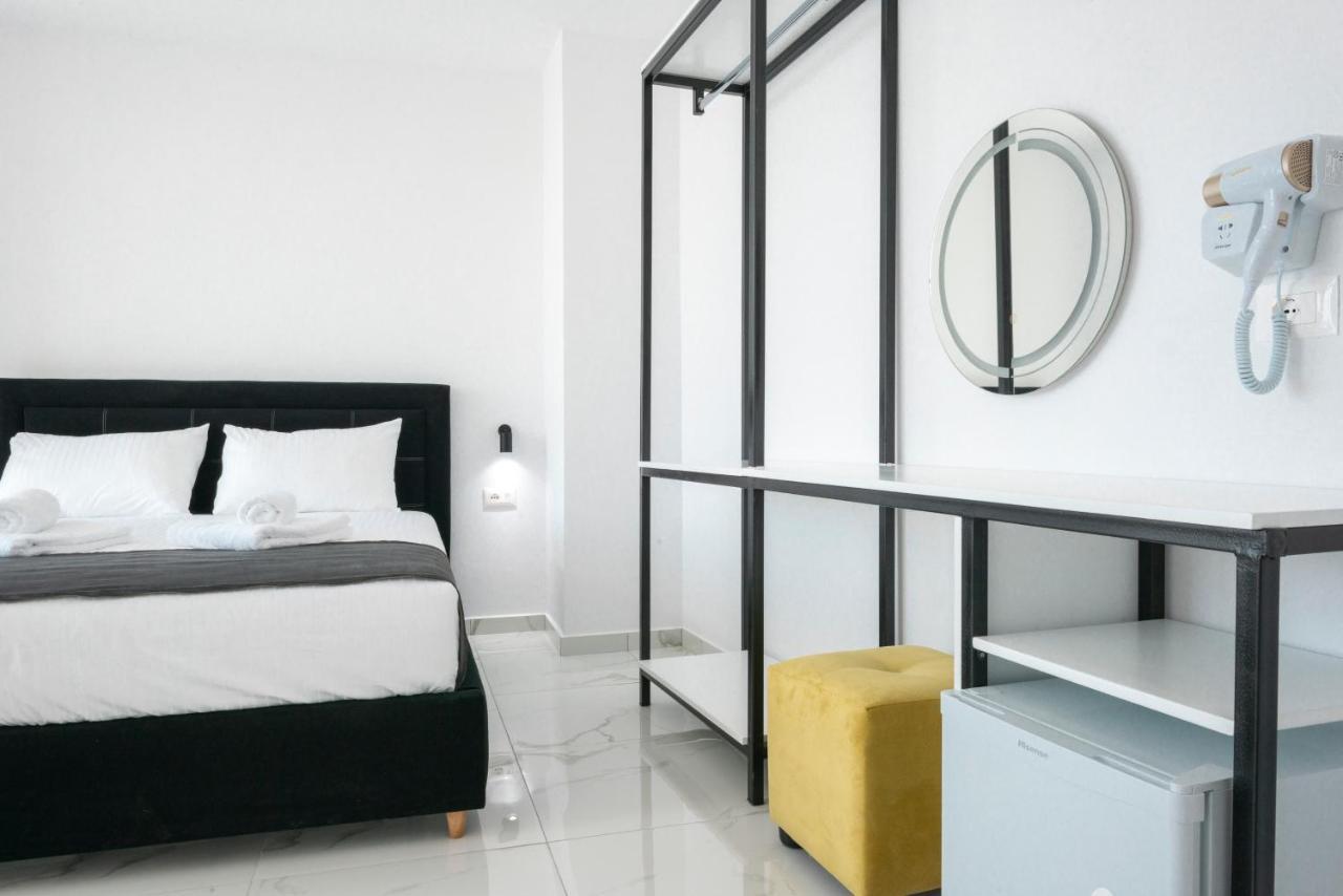 Wait 'N Sea Hotel Himare Buitenkant foto