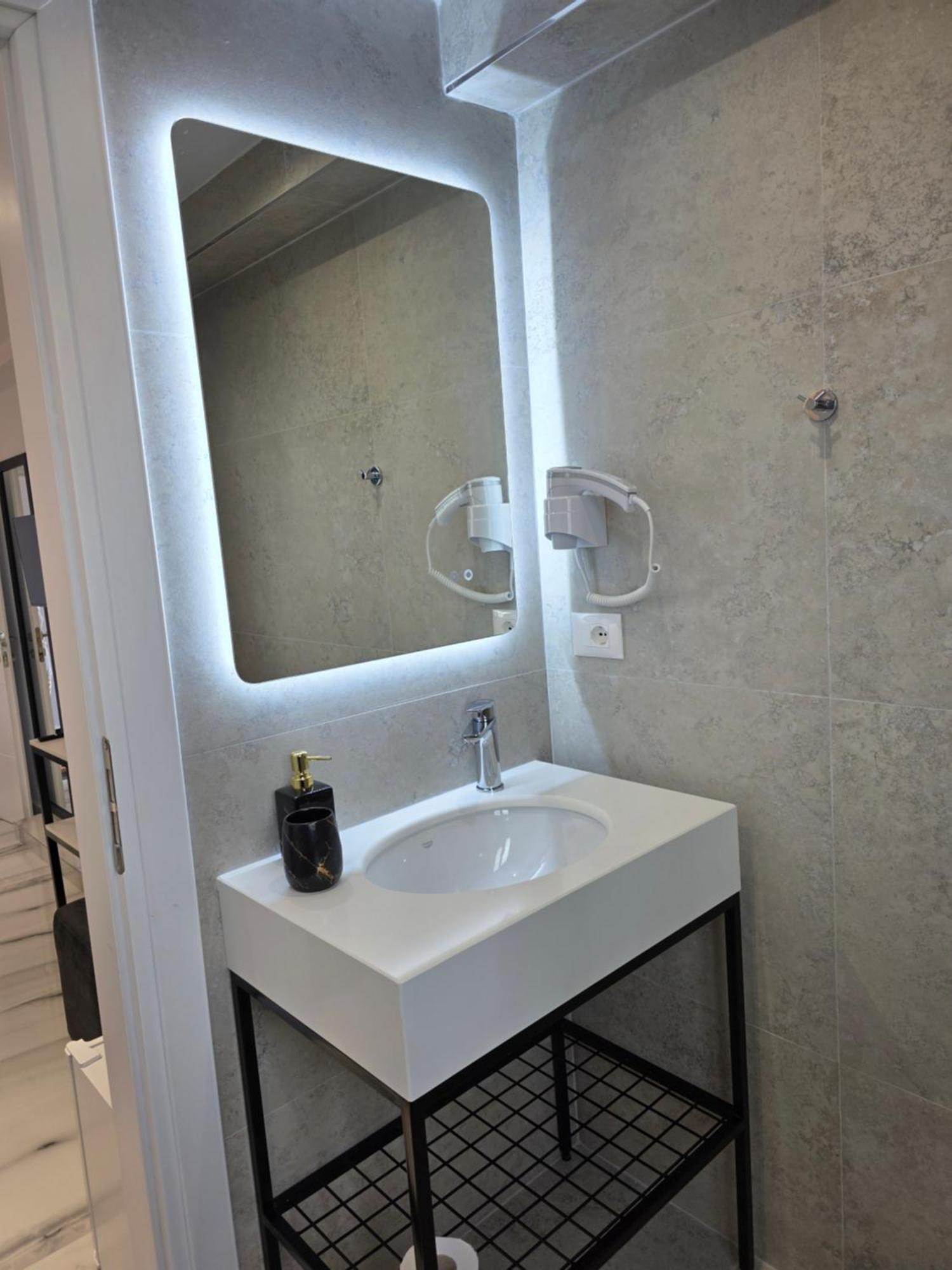 Wait 'N Sea Hotel Himare Buitenkant foto