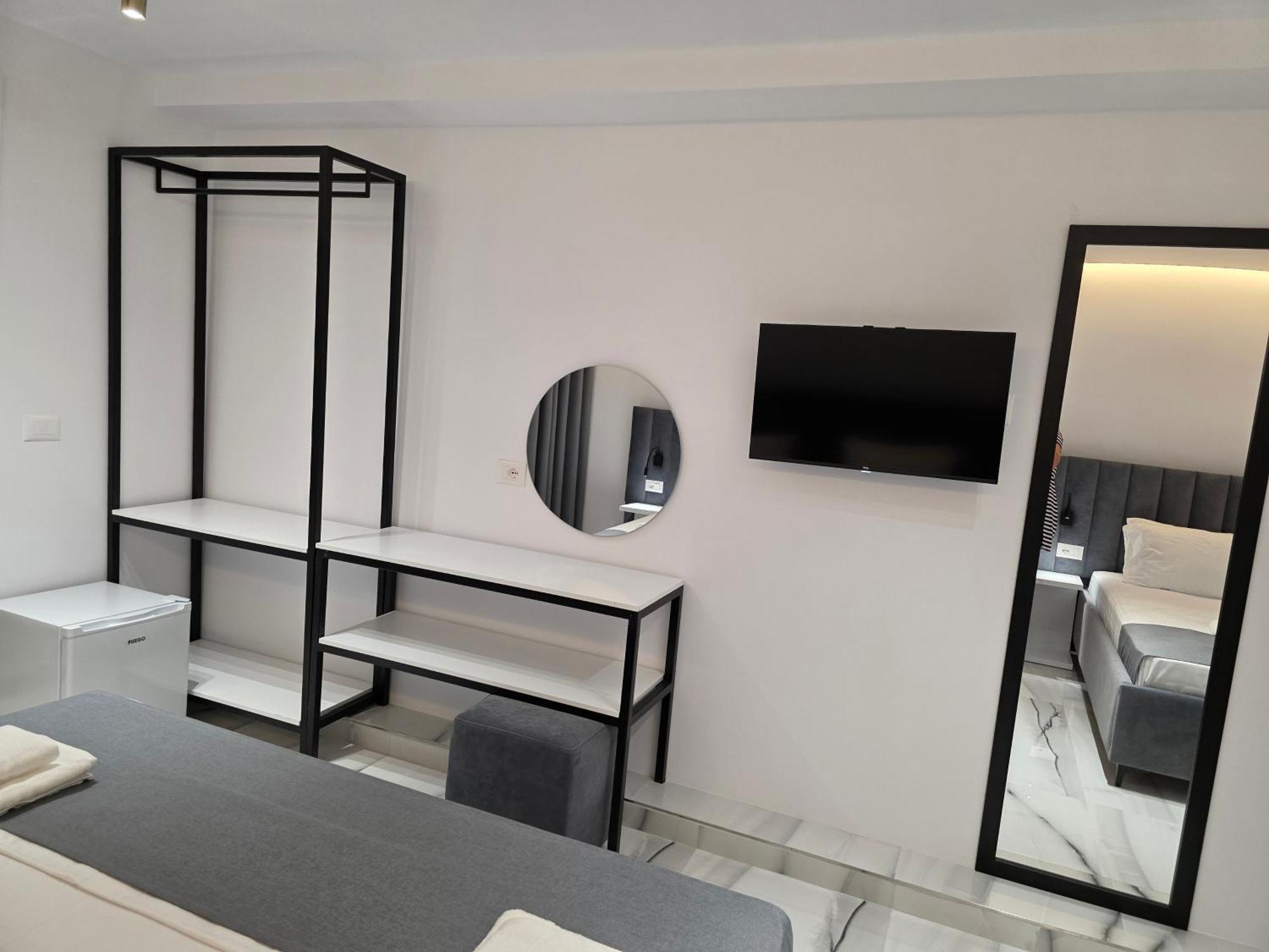 Wait 'N Sea Hotel Himare Buitenkant foto
