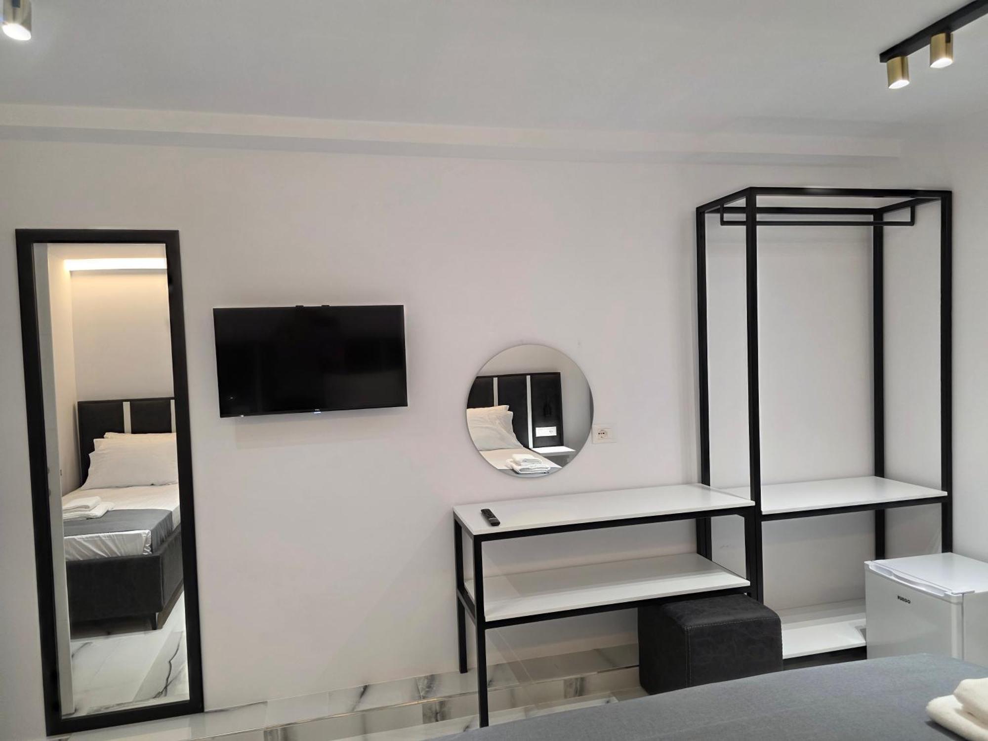 Wait 'N Sea Hotel Himare Buitenkant foto